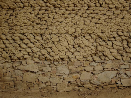 Struktura válkového hliněného zdiva na Moravě