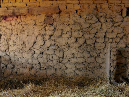 Struktura válkového hliněného zdiva na Moravě